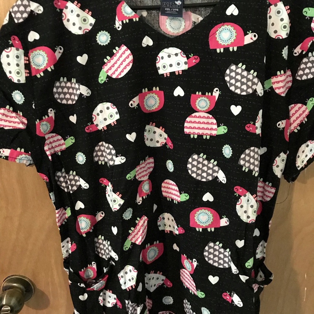 Zoe and Chloe Scrub Top Size 2XL